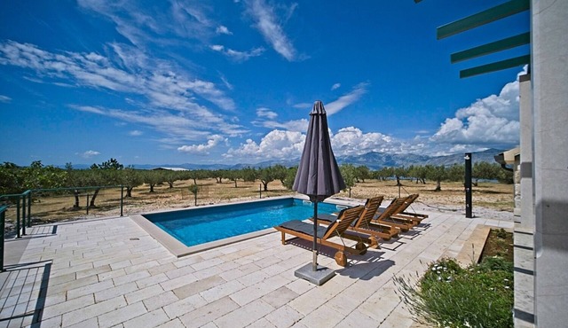Holiday house Diana - pool and terrace: - Pucisca, Island Brac, Croatia
