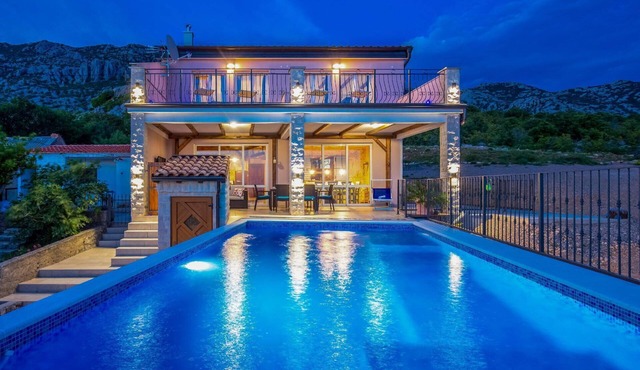 Holiday house Jablanac for 1 - 4 persons with 2 bedrooms - Holiday house