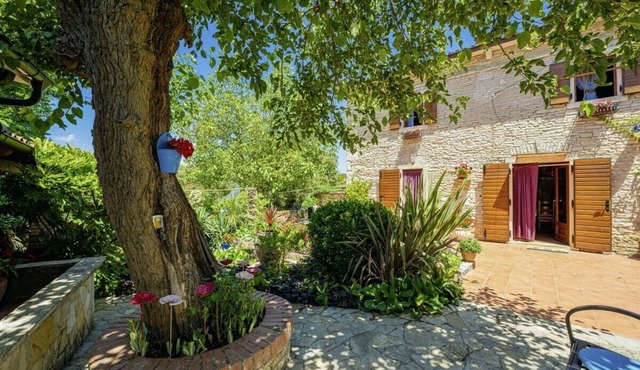 Holiday house Luca * private garden, covered terrace, BBQ, free WiFi