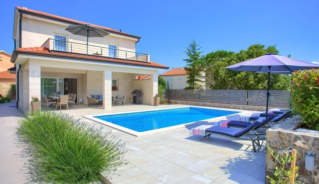 Holiday house Malinska for 1 - 7 persons with 3 bedrooms - Holiday home
