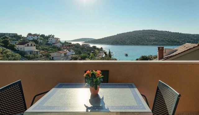 Holiday house Tender near Trogir, jacuzzi