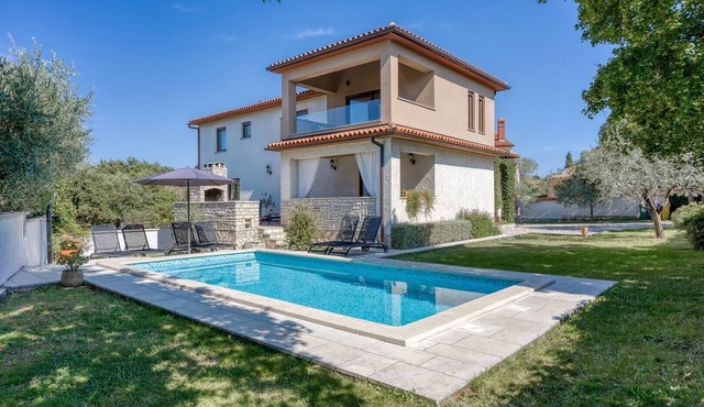 Holiday House Tina with Private Pool
