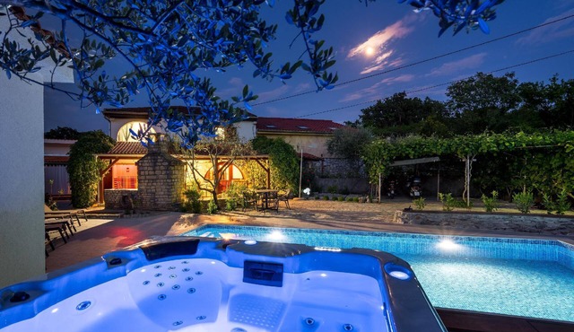 Holiday house Vantačići for 1 - 6 persons with 3 bedrooms - Holiday home