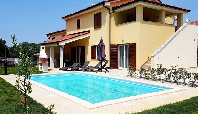 Holiday house Villa Banjole 8 + 2 people with private pool