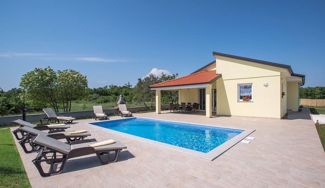 Holiday house with private pool for 6 persons approx. 105 qm in Filipana, Istria (Interior of Istria)