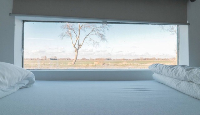 Homeboat Glamping Loft on the water