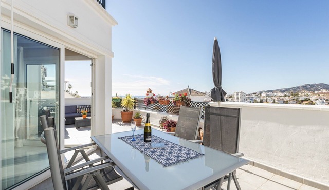 Homely apartment, 2 big terraces, stunning views and pool