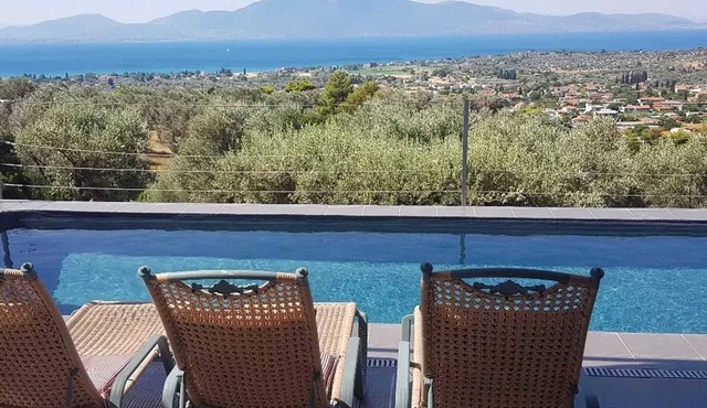 Homerez - Elegant Villa with Sea View in Politika