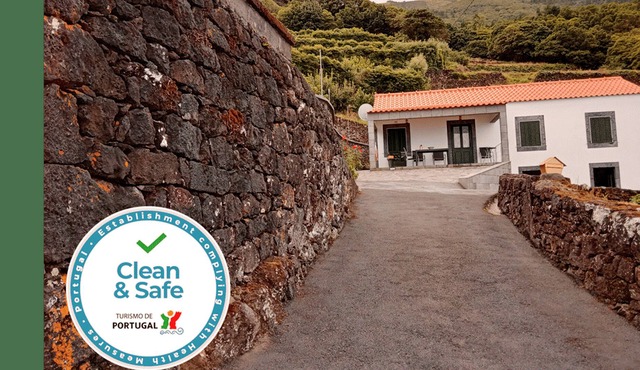 Homerez - House 2 km away from the beach for 5 ppl. with sea view at Santo Amaro