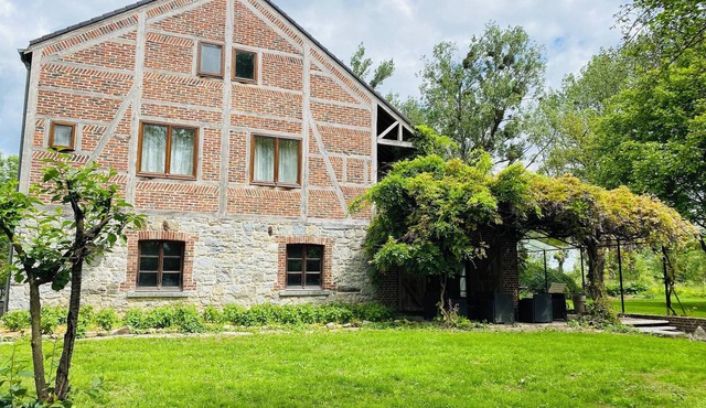 Homerez - Spacious house in Rochefort with private garden and terrace