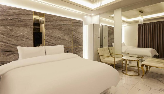 hotel 99 prestige