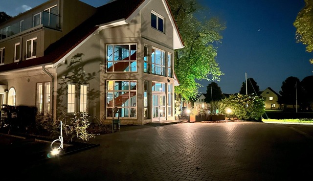 Hotel Schöne Aussicht, Stilvoll modern, direkt am Rüstersieler Hafen