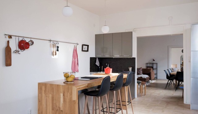 Hotel-standard design apartment with sea view