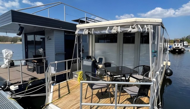 House Boat 'Hausboot Fine Licence-Free' with Lake View and Wi-Fi