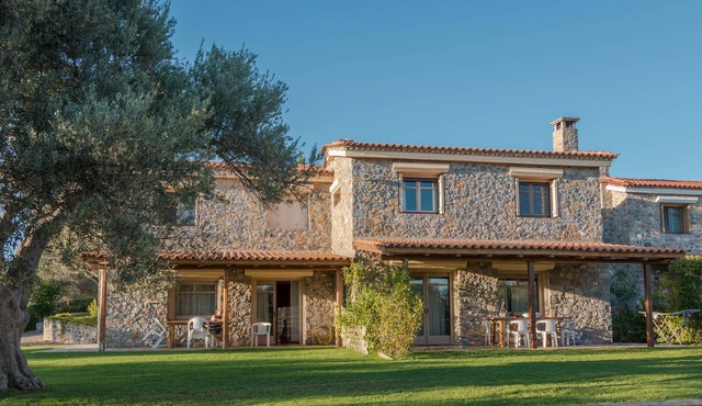 House in tranquil olive grove - 200m from beach