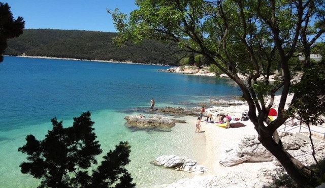 House Orange- Family Friendly Location with Pool and Close to the Sea