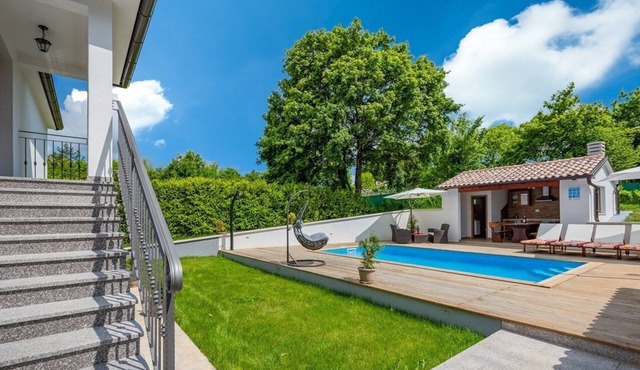 House Smoky (73927-K1) - Pazin
