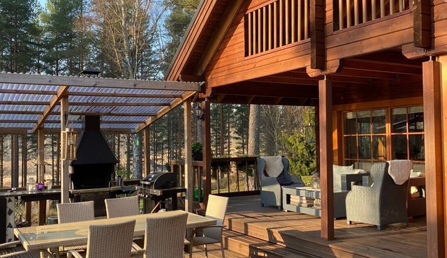 House with 2 saunas, BBQ and big terrace by the lake.