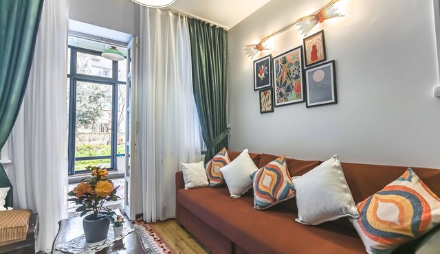 House with garden terrace 10 min from Istiklal street