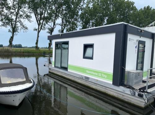 Houseboat Tiny Griffin