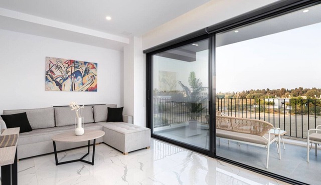 Icon Luxury Apartments : A2