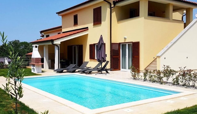 in Banjole mit Privatem Pool by Interhome