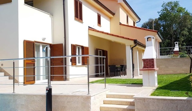 in Banjole mit Privatem Pool by Interhome