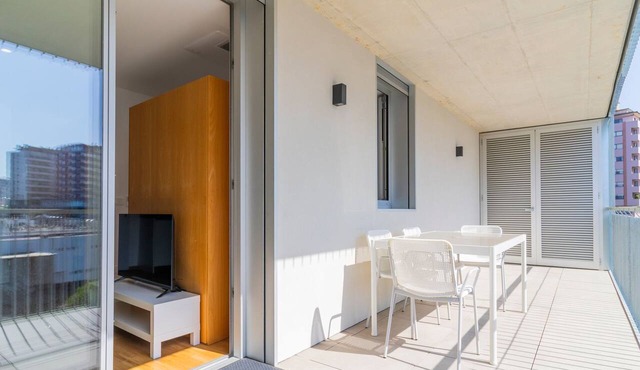 Infante Studio w/Parking by LovelyStay