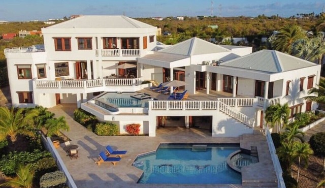 Infinity at Sheriva Villas/Ocean-view with 2 pools, 2 Jacuzzis/5-Star Service
