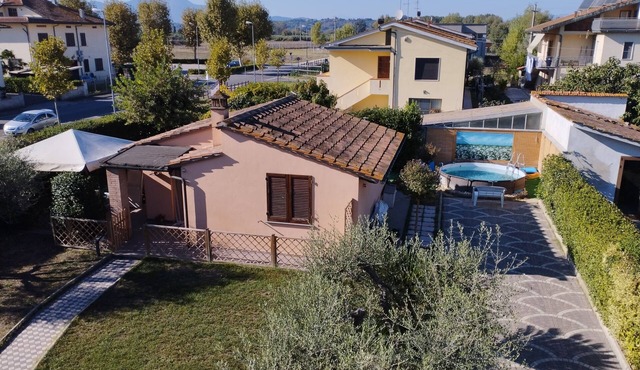 Intimate and cozy cottage with garden and whirlpool for exclusive use.