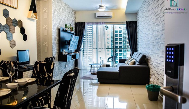 J&J Vacation Home@Parkland Residence