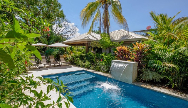 J5 Luxury 1 BDRM Villa Incredible Garden & Walking Distance