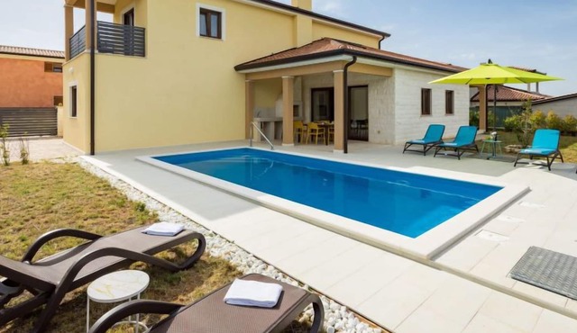 Jasmin by Interhome