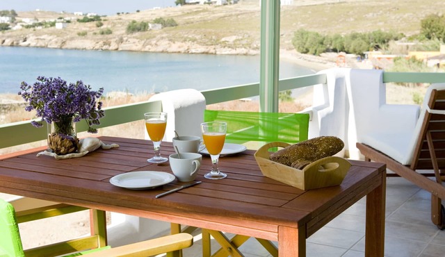 Julia's Beach Studio by the sea, with terrace and sea view.