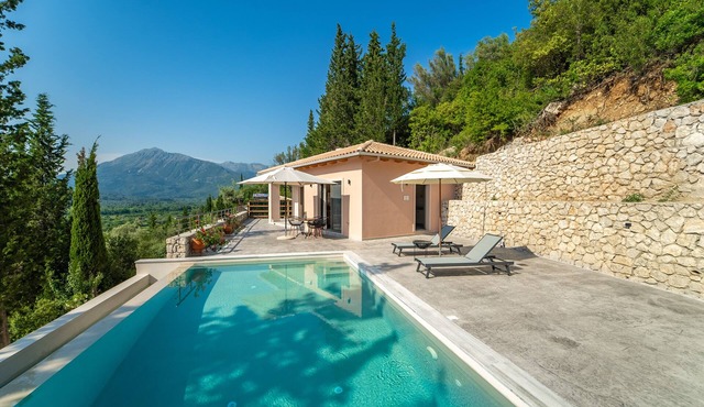 Kipseli Villa, Overlooking Vassiliki bay
