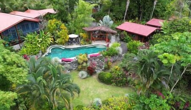 La Rana Deluxe Villa - Riverfront with A Pool Near A Beach