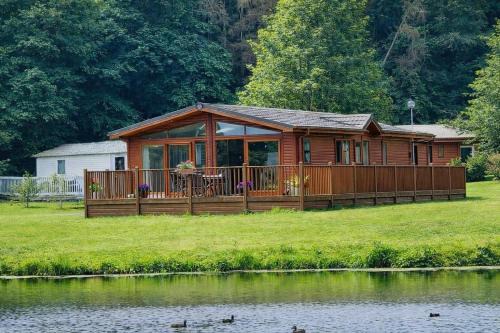 Lake View Lodge