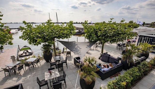 Lakeside Escape with Marina Access, Nature Paths and Fresh Local Cuisine