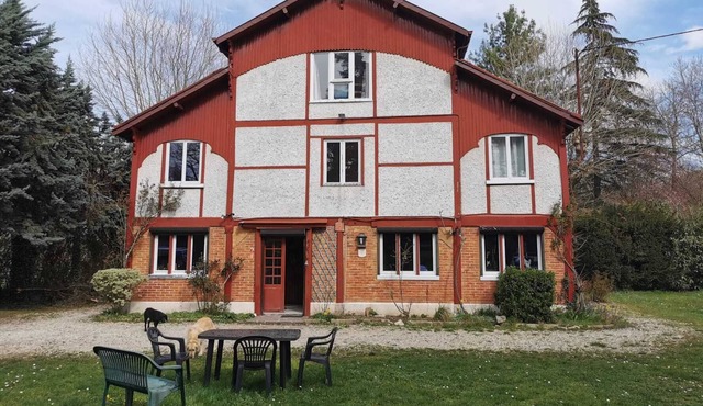 Large house with garden in the middle of apple fields and by the river