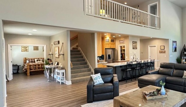 Large Lakefront Paradise, 4000+ Sq Feet, Kayaks
