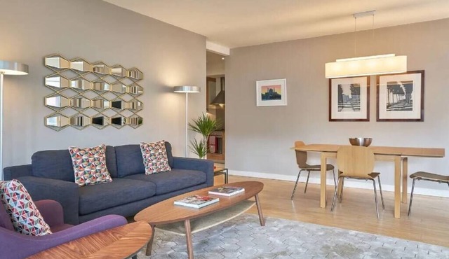 Large Stylish, Bright & Luxurious 2 Bed Apartment
