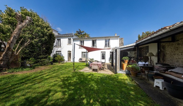 Large town house with SPA