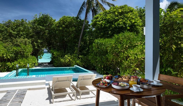 Lavish Maldives Beachfront Villa | Villa Dhoni Sunset | Breathtaking Sea.