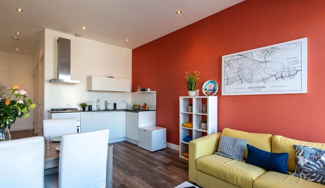 Light & charming apartment with private balcony