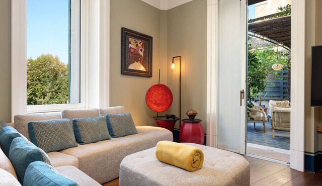 Loren House with Terrace by Hostalia