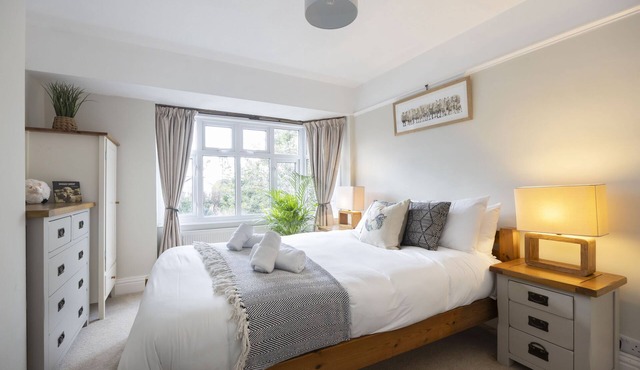 Lovely 2-Bed Home right by Cheltenham Race Course