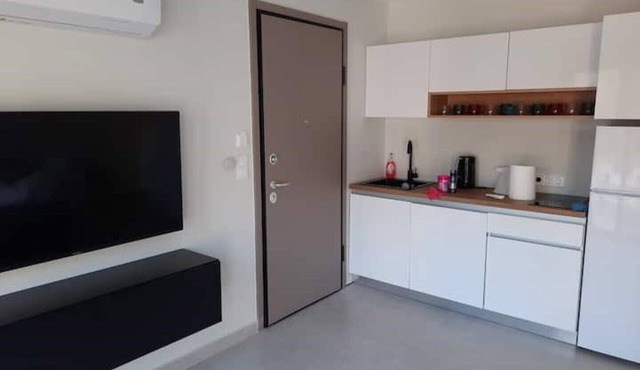 Lovely 2 BR in villa. Small pool. Partial seaview