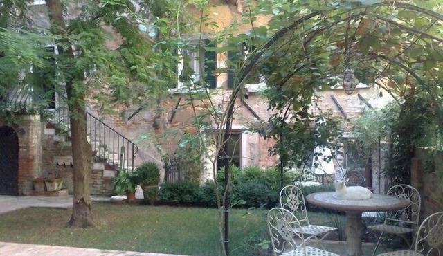 Lovely and quite apartment with garden in the heart of Venice