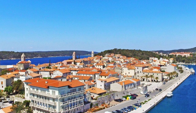 Lovely apartment for 4 people with A/C, pool, WIFI, TV and balcony