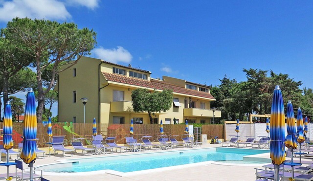 Lovely apartment for 6 guests with pool, A/C, WIFI, TV, patio and pets allowed